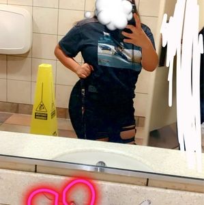 Meet your Posher, Mona